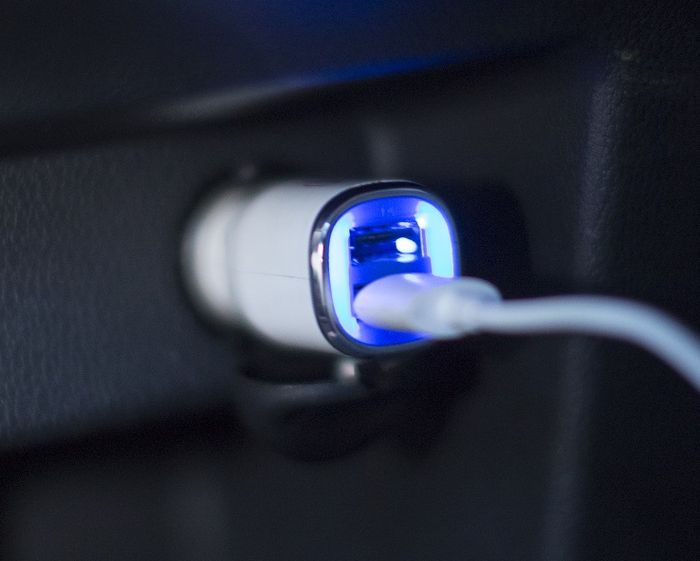 Pilih adapter dan kabel data berkualitas