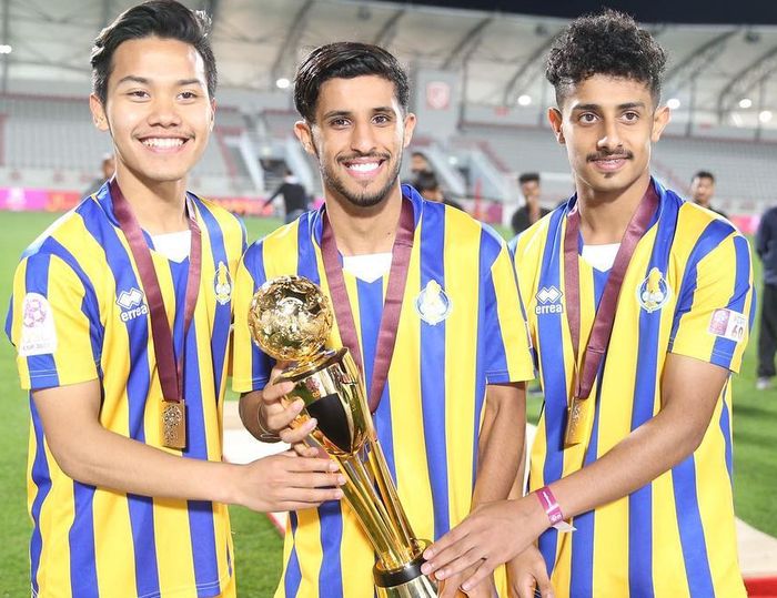 Pemain keturunan Indonesia, Andri Syahputra (kiri) membawa Al Gharafa SC menjadi juara QSL Cup 2019.