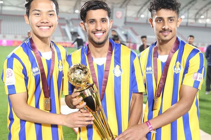 Pemain keturunan Indonesia, Andri Syahputra (kiri) membawa Al Gharafa SC menjadi juara QSL Cup 2019.