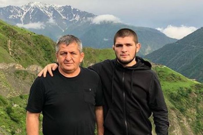  Khabib Nurmagomedov dan Ayahnya yaitu Abdulmanap Nurmagomedov. 