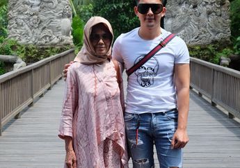 Tak Kuasa Menahan Tangis Dampingi Mama Dahlia Berjuang Lawan Kanker Usus, Kiki Farrel: 'Kulitnya Udah Agak Gelap-gelap'