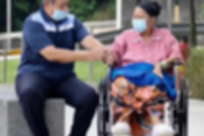 Ani Yudhoyono meninggal dunia karena leukemia, sebelumnya mantan ibu negara tersebut juga pernah menderita beberapa penyakit lainnya.
