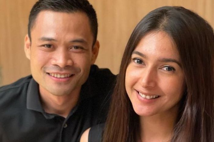 Nabila Syakieb dan suami