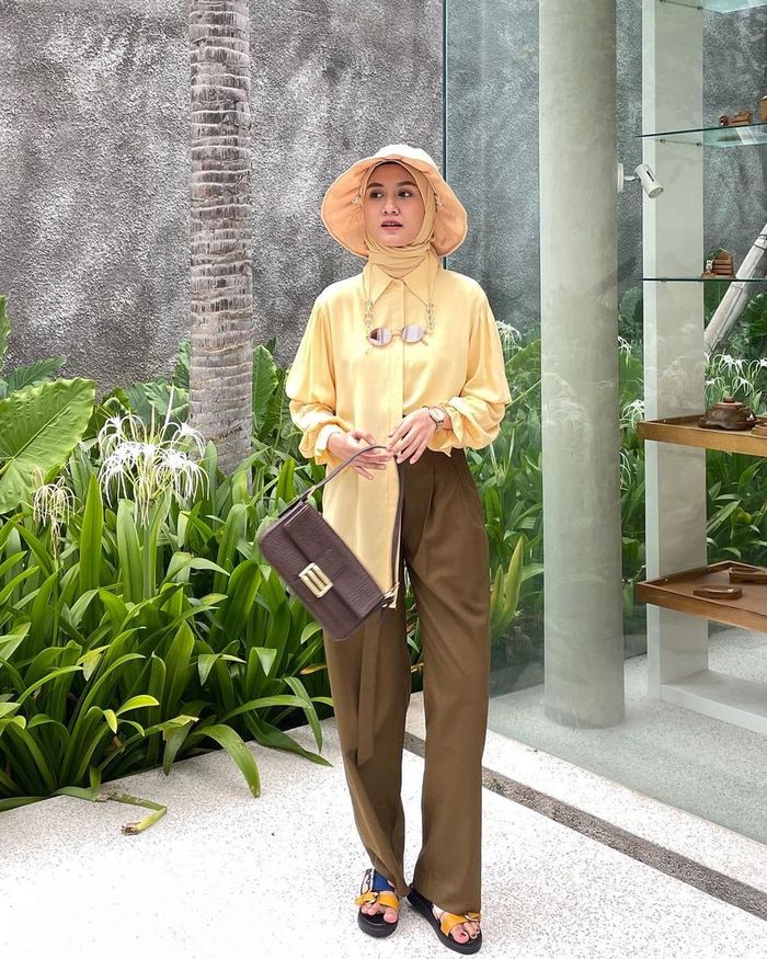Match Outfit Hijab dengan Bucket Hat 