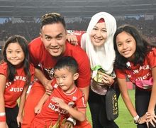 4 Tahun Jadi WAGs Persija Jakarta, Okie Agustina Akhirnya Bisa Abadikan Momen Bersama Sang Legenda