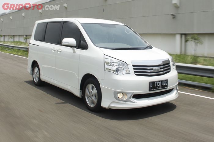 Otoseken Patokan Harga Toyota  Nav1  Bekas MPV Mewah Rp 