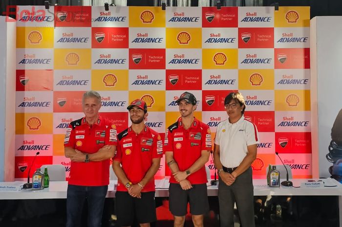 Konferensi pers kolaborasi antara Shell Advance dengan Ducati Corse, yang menghadirkan Sport Director Ducati Ciabatti, pembalap MotoGP Fransesco Bagnaia dan Enea Bastianini, yang diselenggarakan di Hutan Kota by Plataran, Gelora Bung Karno, Jakarta, Selasa (10/10/2023).