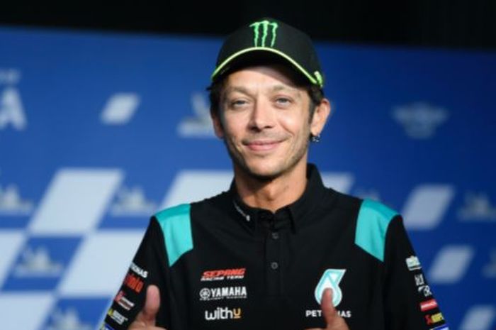 Pembalap Petronas Yamaha SRT, Valentino Rossi, ketika mengumumkan pensiun pada akhir MotoGP 2021 dalam sesi konferensi pers di Red Bull Ring, Spielberg, Kamis (5/8/2021).