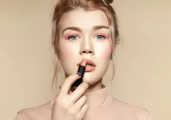 Cobain 8 Warna Lipstik untuk Bibir Gelap, Mauve hingga Fuchsia