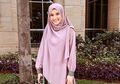 Biasa Pakai Hijab Syar'i, Istri Irwansyah Zaskia Sungkar Kini Justru Bergaya Sporty Pakai Celana Kulot Lipit