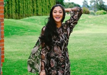 4 Dress Floral Naysilla Mirdad Untuk Kondangan. Sweet & Chic!