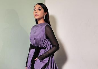 Tanpa Perhaisan Mewah dan Fashion Item Branded, Lihat Gaya Sederhana Nagita Slavina saat Masak di Dapur