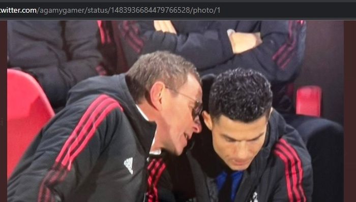 Pelatih interim Manchester United, Ralf Rangnick, dengan Cristiano Ronaldo