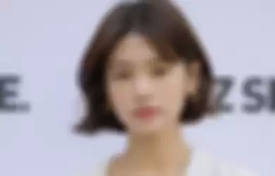 Rambut Pendek Bob Belah Tengah - Jung So Min