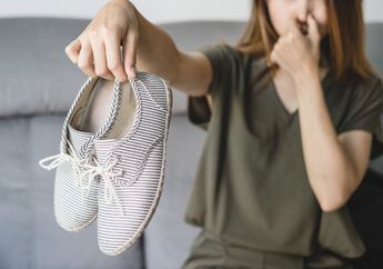 Enggak Pakai Repot, Bau Tak Sedap di Sepatu Bisa Hilang Sekejap Cuma dengan Racikan Ini! Gampang Banget