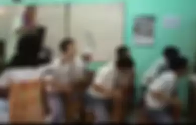 Video naik odong-odong yang lagi tren di kalangan anak SMA.