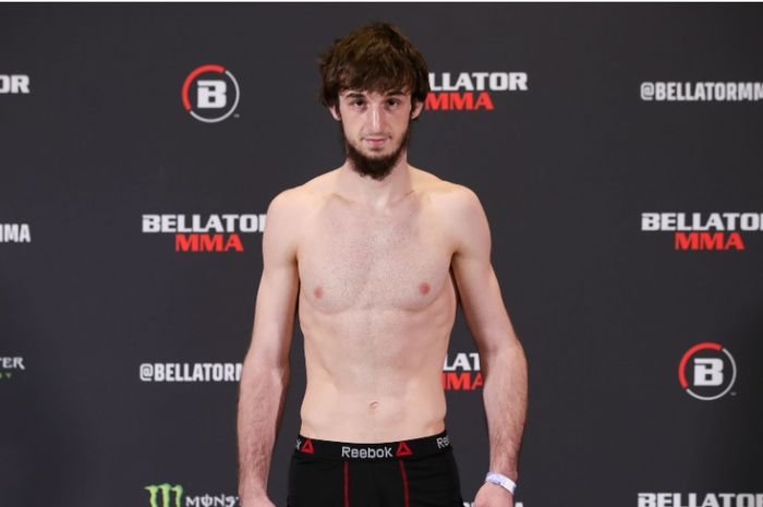 Petarung Bellator yang merupakan adik dari Zabit Magomedsharipov, Khasan Magomedsharipov