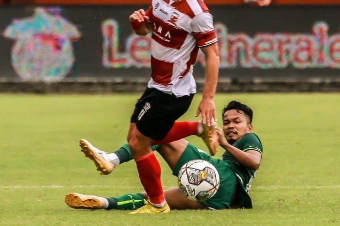 Suasana pertandingan laga pekan ke-21 Liga 1 2022/2023, antara Madura United melawan Persebaya Surabaya, Minggu (29/1/2023).