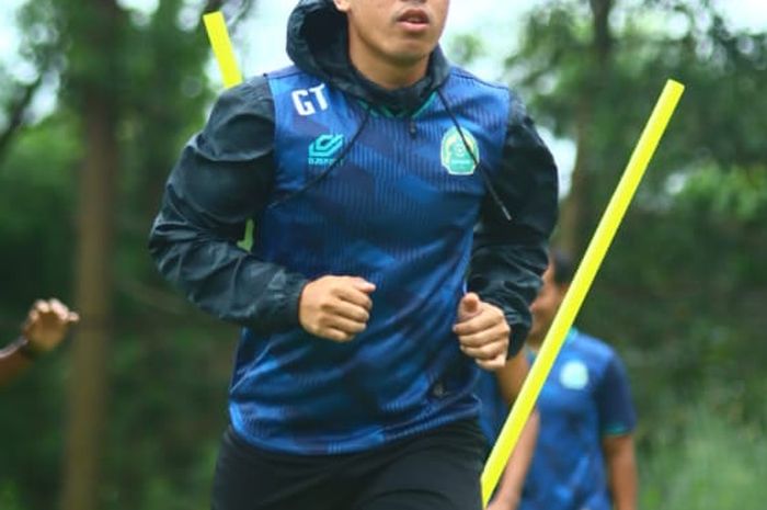 Pemain Tira Persikabo, Guntur Triaji saat sedang latihan bersama tim.