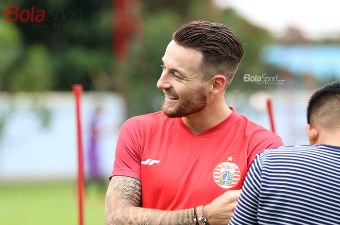 Gelandang Persija Jakarta, Marc Klok, sedang menjalani latihan di Lapangan Sutasoma, Halim, Jakarta Timur (11/3/2020)