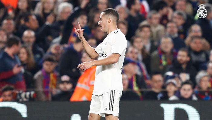 Penyerang Real Madrid, Lucas Vazquez, merayakan gol yang dicetak ke gawang Barcelona dalam laga leg pertama semifinal Copa del Rey di Stadion Camp Nou, Rabu (6/2/2019).