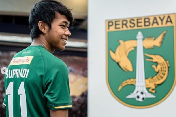 Mochamad Supriadi pertama kali mengenakan jersey Persebaya Surabaya yang akan digunakan pada gelaran Liga 1 2019.