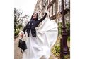 Foto Sambil Pose di Tiang, Syahrini Pamer Tas Mungil Mewah dengan Harga Fantastis