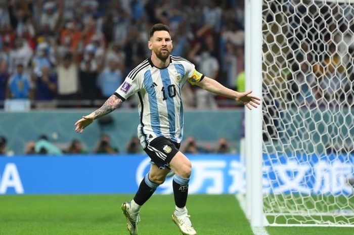 Lionel Messi berhasil membawa Argentina ke final Piala Dunia 2022, aksinya di atas motor Vespa bikin kecewa bikers.