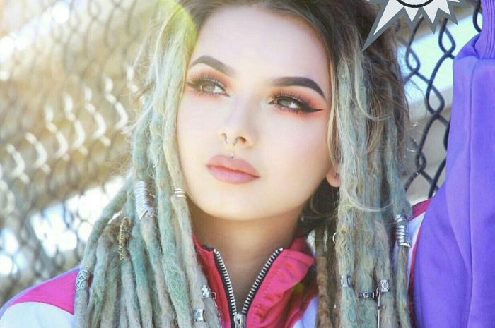 Rekan Duet Zayn Malik Di Lagu A Whole New World Ternyata Jebolan Ajang Pencarian Bakat Semua Halaman Cewekbanget No one to tell us, no. rekan duet zayn malik di lagu a whole