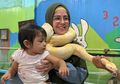 Berniat Foto Bareng, Leher Risty Tagor Dililit Ular Piton Besar Karena Tersakiti dengan Barang Kecil Ini