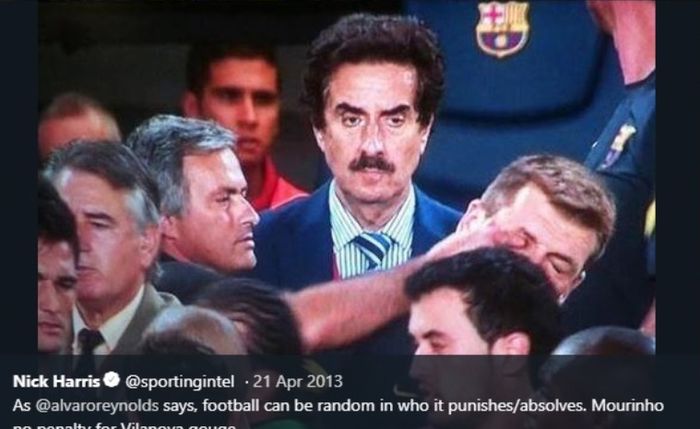 Jose MOurinho saat mencolok mata Tito Vilanova dalam duel Real Madrid versus Barcelona pada  Piala Super Spanyol 2011.