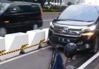 Mobil Terobos Jalur Sepeda, Tuh Kan Kejadian Juga Kan Viral Deh!