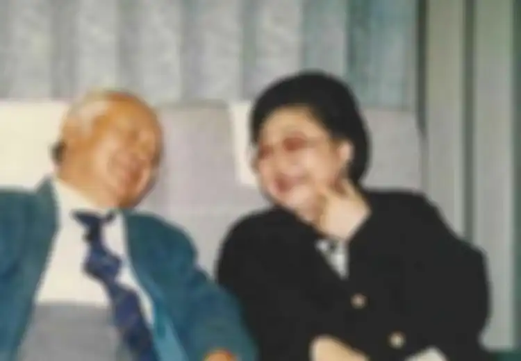 Misteri Kematian Ibu Tien Akhirnya Dibongkar Ajudan Soeharto, Ternyata Bukan Karena Peluru Nyasar!