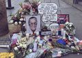 Para Penggemar Berikan Penghormatan di Bintang Walk of Fame Stan Lee