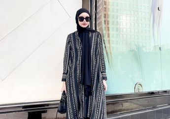 5 Model Tunik Hitam Bikin Slim dan Modis. Outfit Hijab Makin Kece!