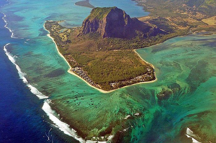 Air Terjun Bawah Laut di Mauritius Bukan Air Terjun Nyata, lo, Apa Itu