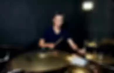 Drummer Ronald Fristianto mengaku pernah terlibat sebagai penggebuk drum band Dewa 19.