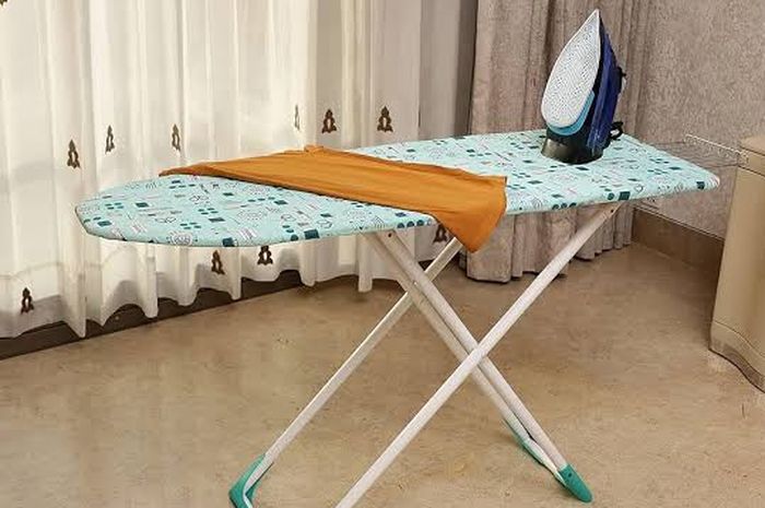 Cara Membersihkan Meja Setrikaan yang Kotor, Cuma Disemprot dengan ...