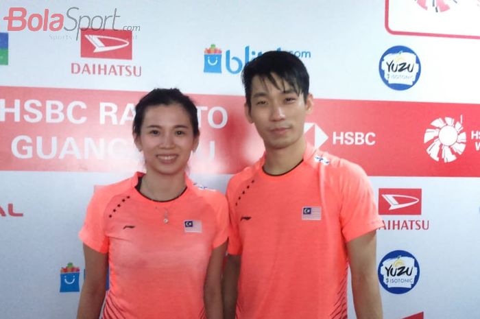 Pasangan ganda campuran Malaysia, Chan Peng Soon/Goh Liu Ying, berpose setelah konferensi pers semifinal Indonesia Masters 2019.