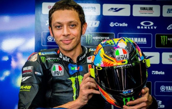 Valentino Rossi dengan Helm Baru di Tes Pramusim MotoGP 2019 yang digelar di Sirkuit Sepang, Malaysia, Rabu (6/2/2019).