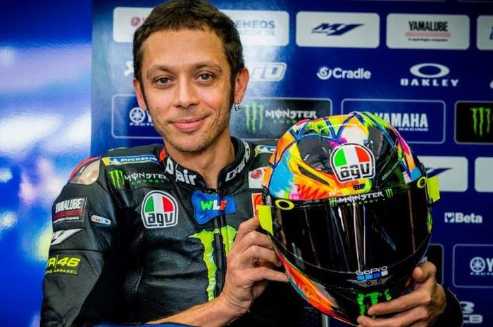 Valentino Rossi dengan Helm Baru di Tes Pramusim MotoGP 2019 yang digelar di Sirkuit Sepang, Malaysia, Rabu (6/2/2019).