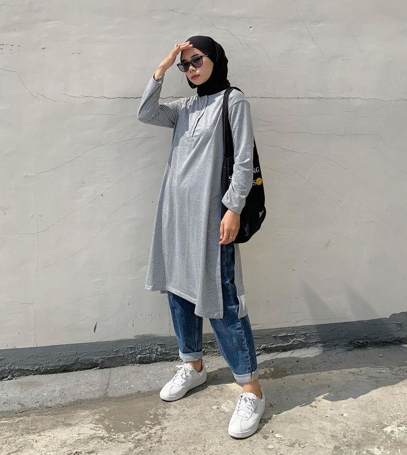 Style Hijab Casual Jeans ala Selebgram Fitri Hasiani untuk OOTD Makin Modis  - Semua Halaman - Stylo