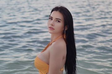 Pamer Tubuh Seksi Cuma Pakai Bikini Tato Terekspos, Tampilan Maria ...