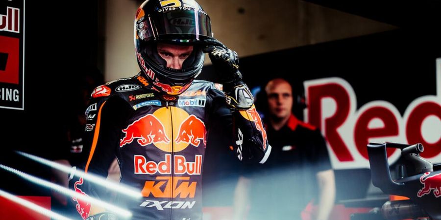 MotoGP Catalunya 2023 - Brad Binder Langsung Mengecek Kondisi Francesco Bagnaia 