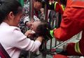 Kepala Seorang Anak Tersangkut di Pagar Pembatas Jalan, Begini Akhinya