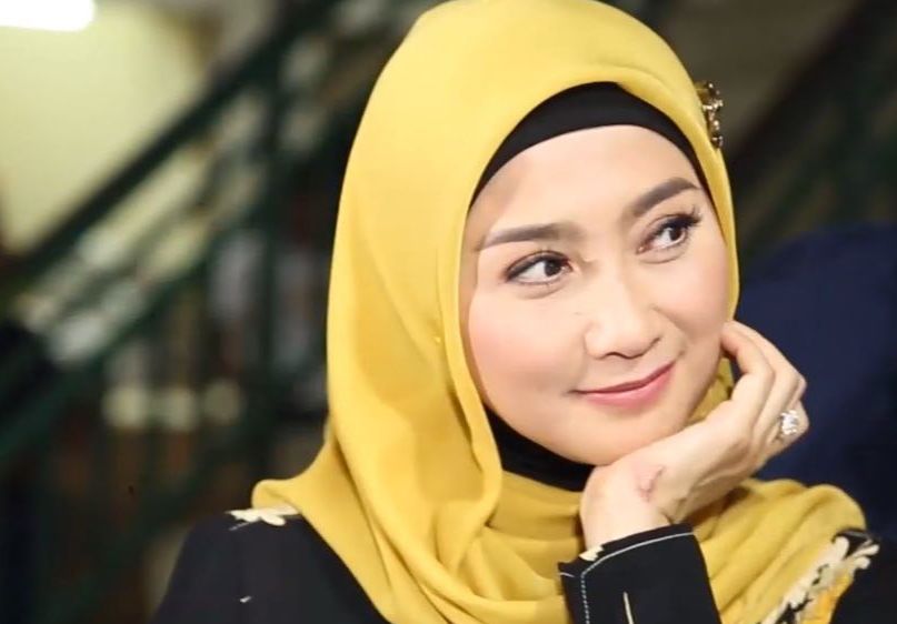 Desy Ratnasari Hamil / Jalan Trimester Ketiga Begini 7 Cerita Tiara