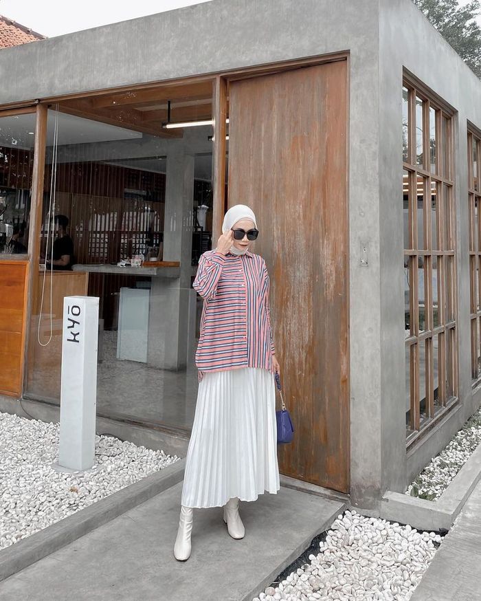 Pilihan OOTD Hijab Rok Plisket untuk ke Kantor ala Selebgram - Stylo