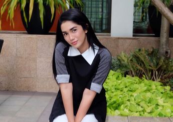 Unggah Foto Sedang Terbaring di Rumah Sakit, Ussy Sulistiawaty Didoakan Sembuh oleh Deretan Artis Tanah Air