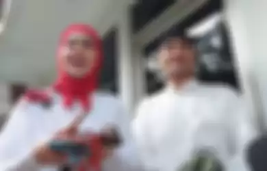 Venna Melinda dan Ferry Irawan saat Grid.ID jumpai usai melaksanakan salat Idul Fitri 2022 di kawasan Kemang, Jakarta Selatan, Senin (2/5/2022).