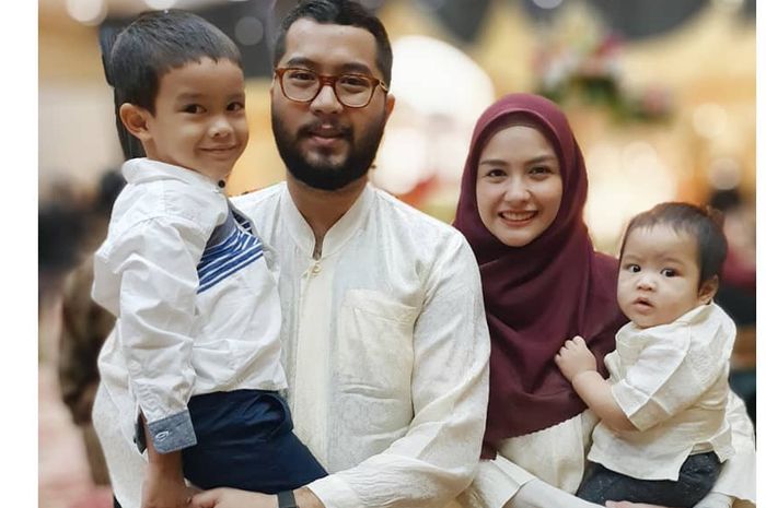 Foto Artis Revalina S Temat